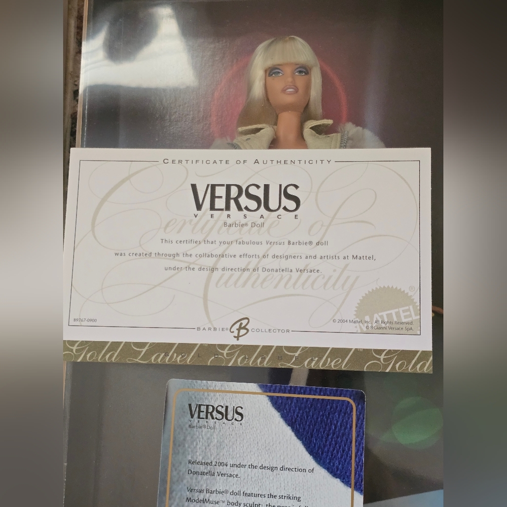 RARE Versace Barbie 2004 Gold Collectors Doll! - Picture 11 of 16